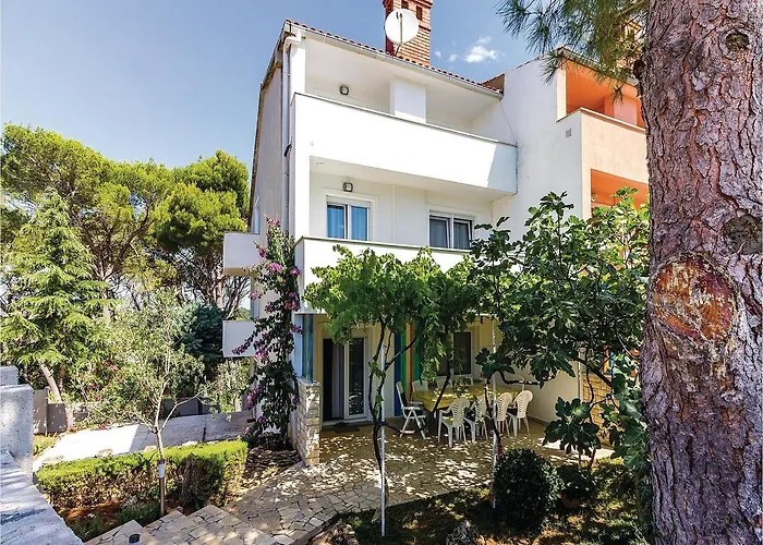 Amazing Home In Pula With Kitchen