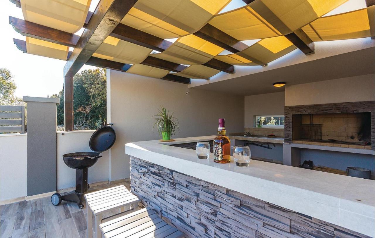 Amazing In With Kitchen