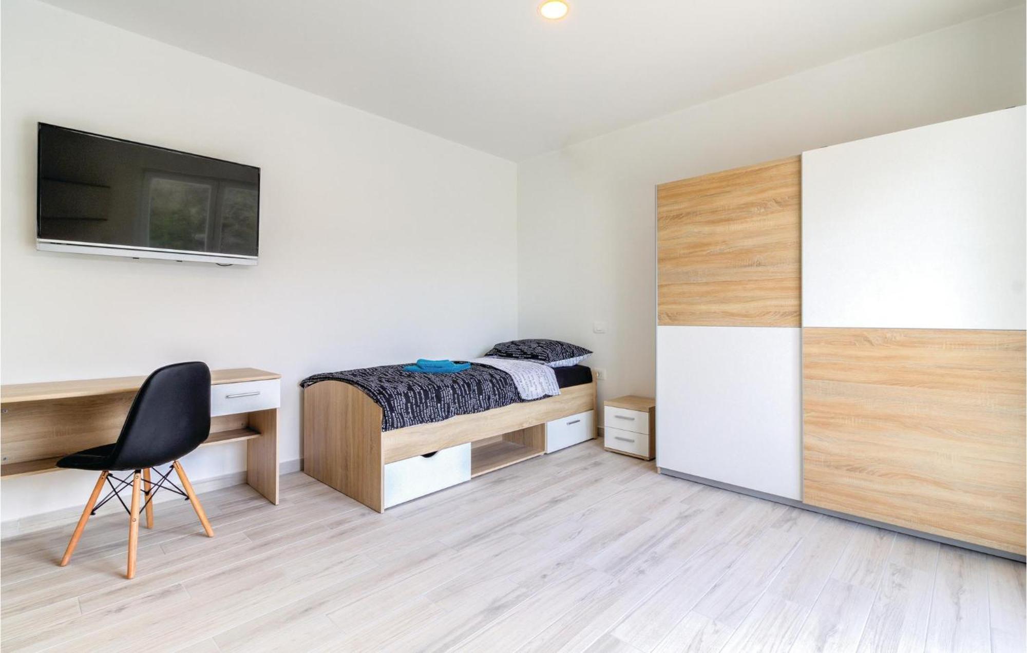 Amazing In With Kitchen
