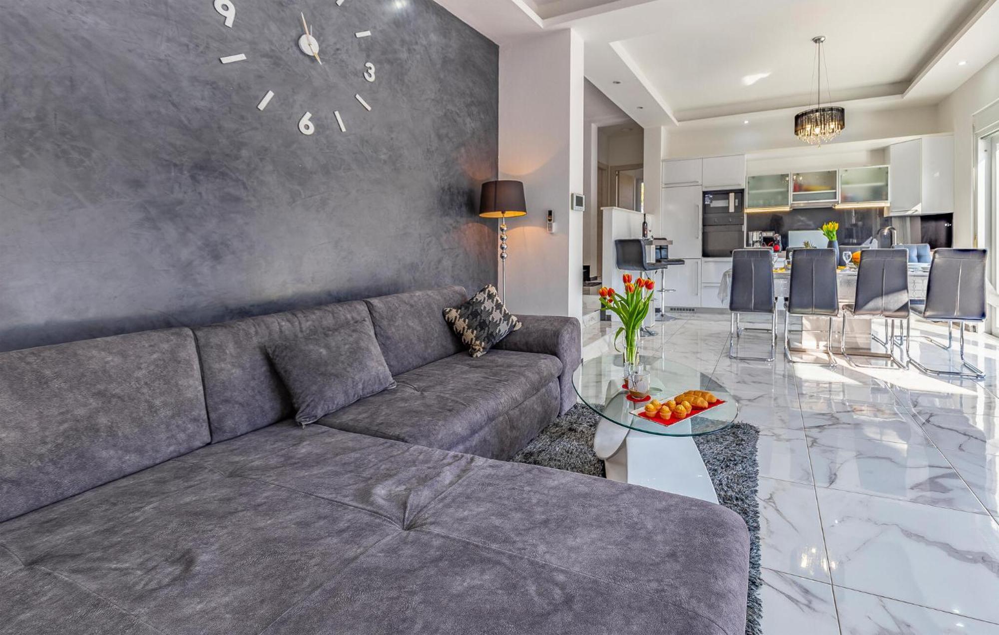 Amazing In With Kitchen Pula