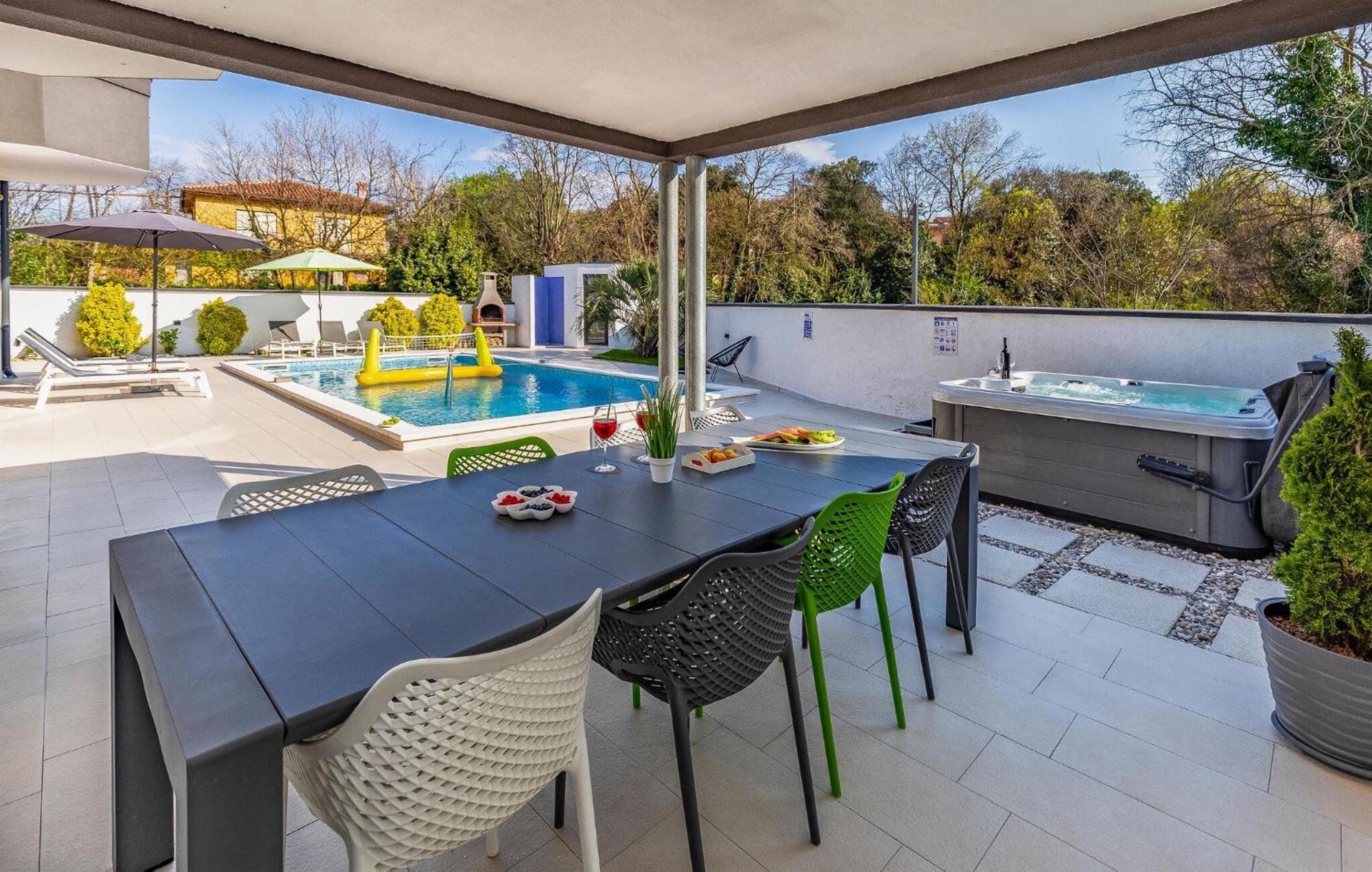 Amazing In With Kitchen Pula