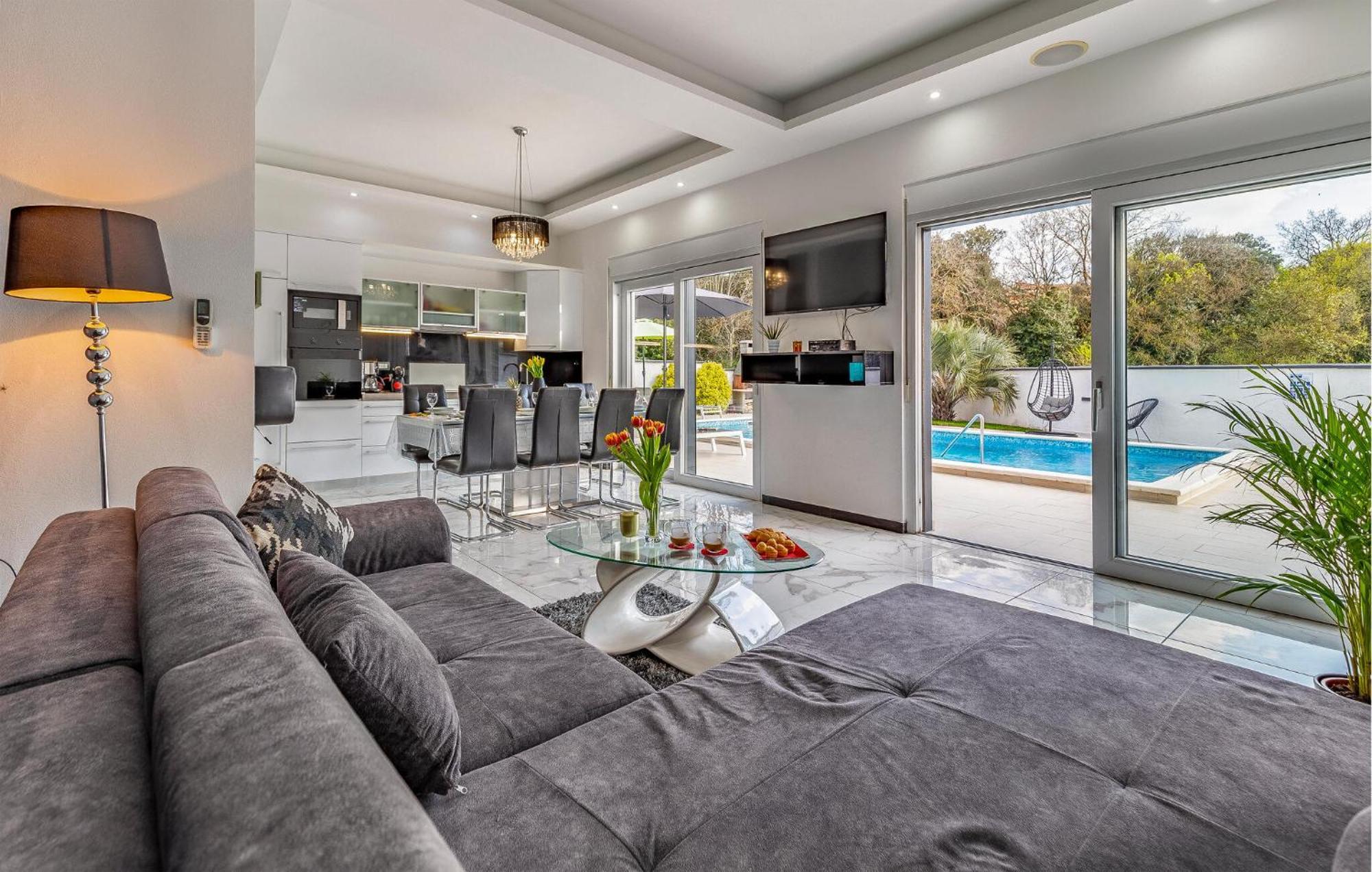 Ferienhaus Amazing In With Kitchen Pula