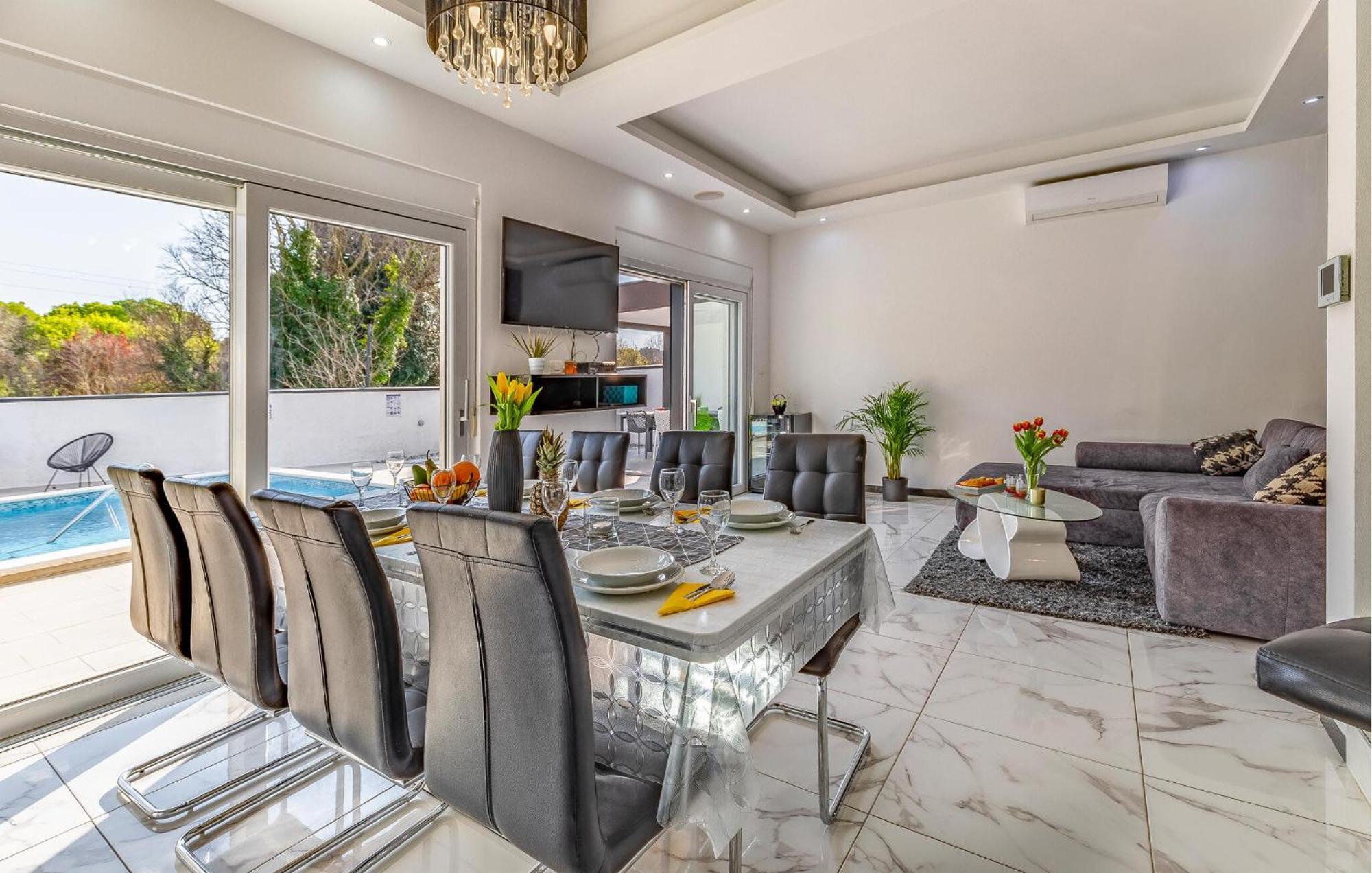 Ferienhaus Amazing In With Kitchen Pula
