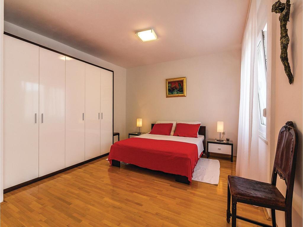 Amazing In With Kitchen * Pula