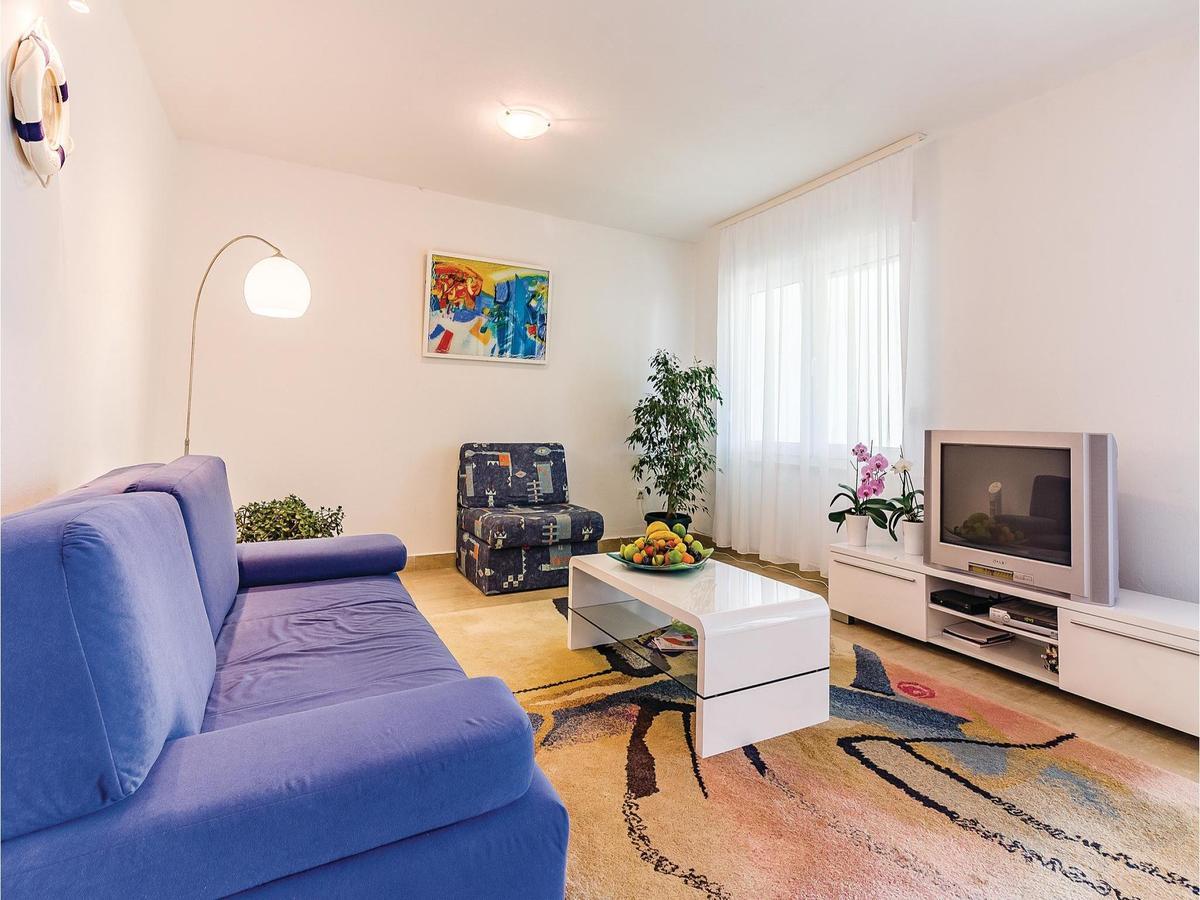 Ferienhaus Amazing In With Kitchen Pula